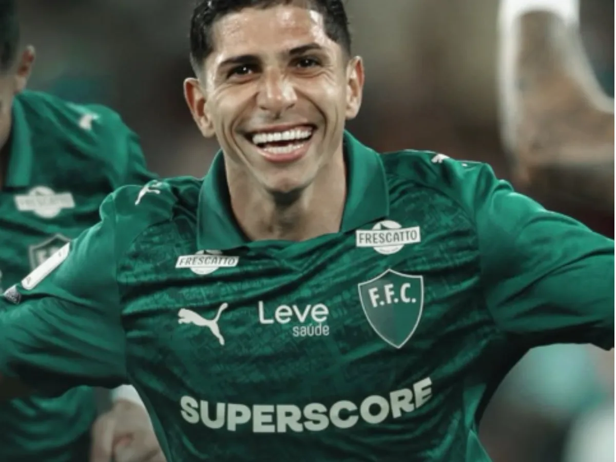 Jefferson Savarino brilla con triplete en la goleada de Fluminense