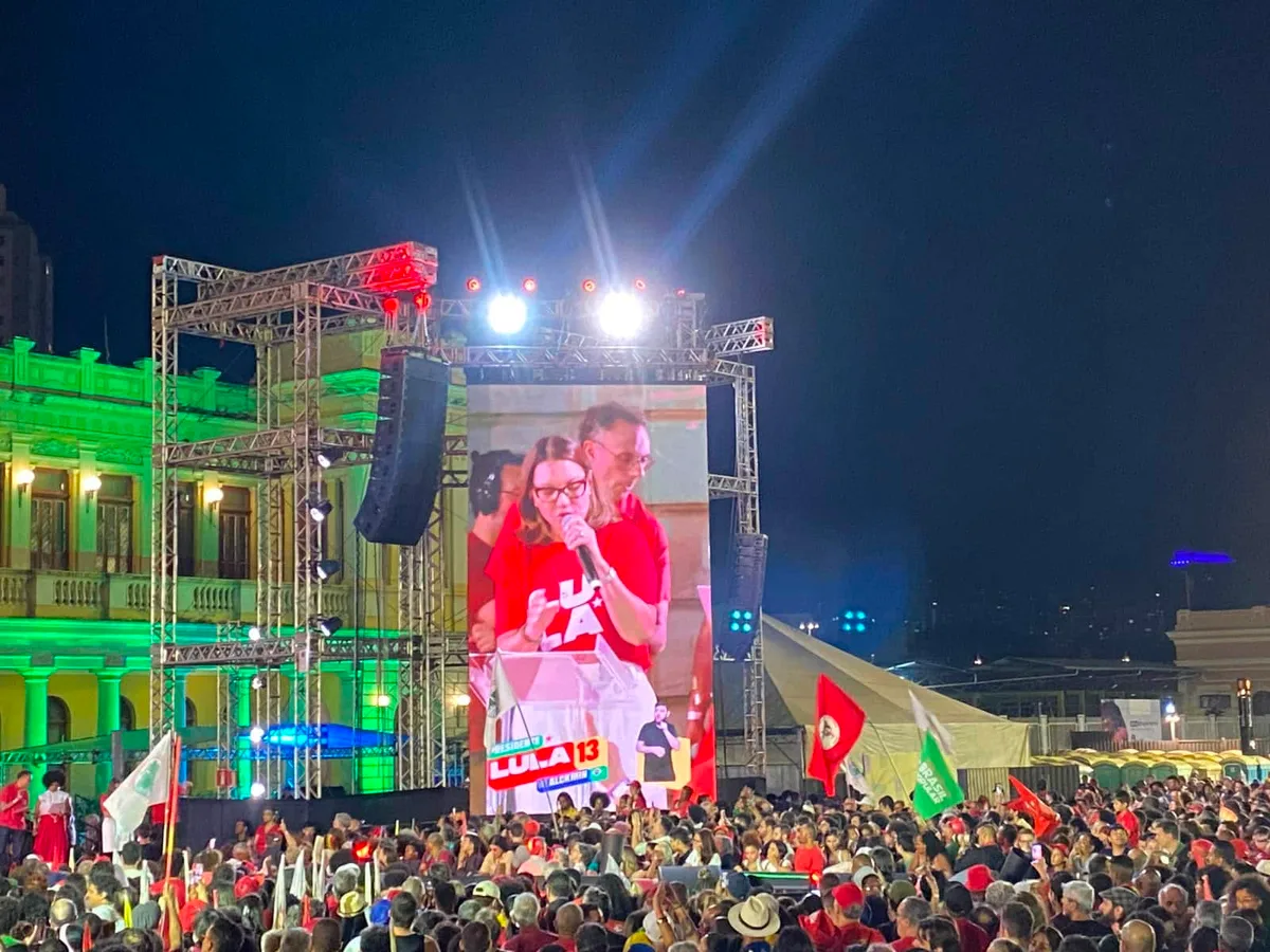 Janja exalta mulheres mineiras e presta homenagem a Dilma em ato de Lula em Minas