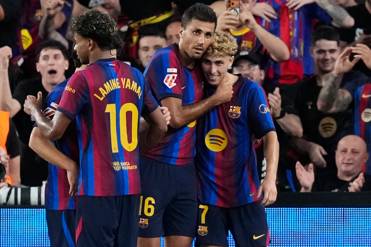 Raphinha y Fermín se disfrazan de '9' para vencer a un Athletic que se agarró a Unai Simón