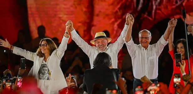 Em busca do 4º mandato, Lula aumenta participação no bastidor da campanha