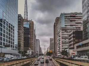 SP tem garoa ocasional e tempo frio no fim de semana; veja previsão