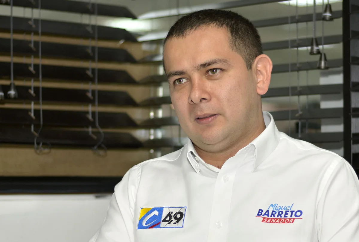 Senador investigado en el escándalo de las Marionetas 2.0 tendrá que llevar tobillera electrónica mientras avanza proceso: esto dijo la Corte