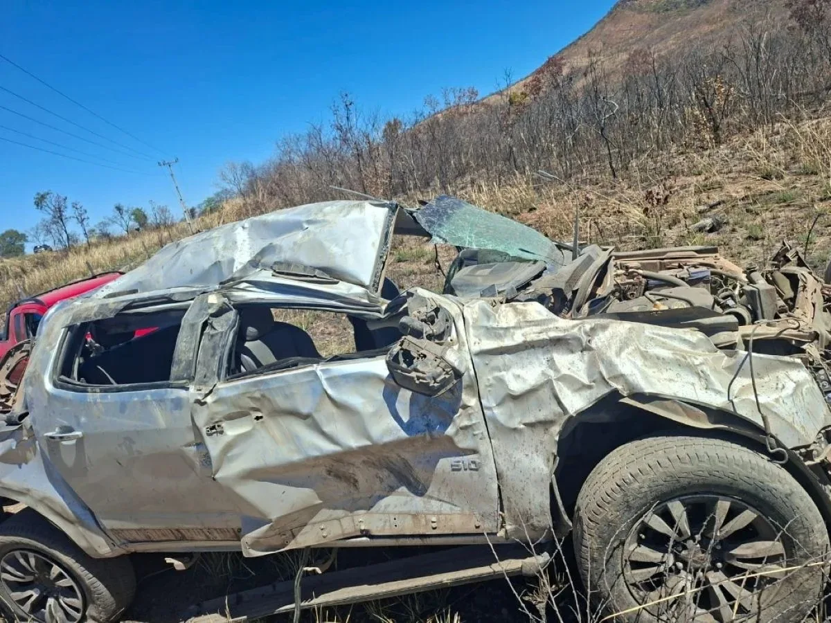 Professora fica em estado grave após capotar em ribanceira na Bahia