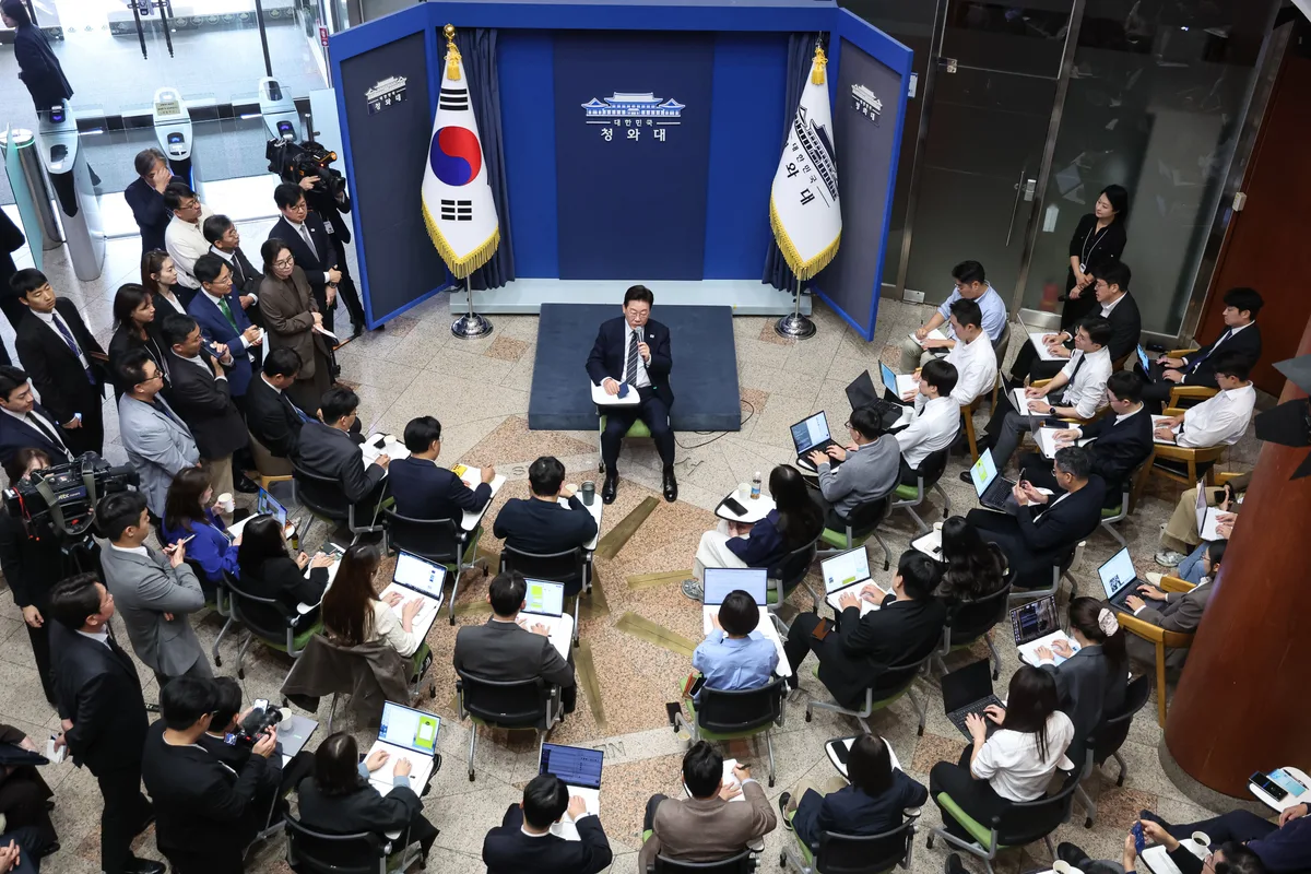 李 “구조적 다수론이 정계개편? 쌍팔년도식 정치... 이해가 안 간다”