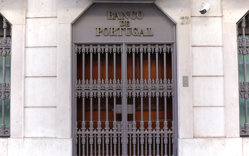 Dívida das famílias, empresas e Estado sobe para 894 mil milhões no 1.º semestre