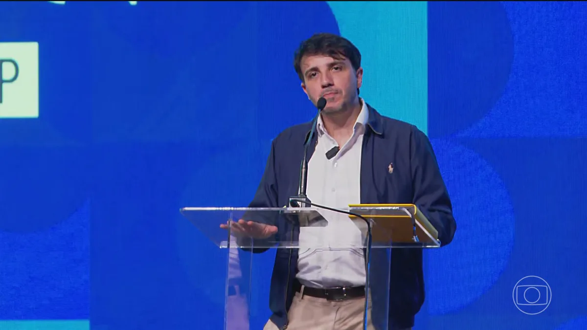 Renan Santos, candidato do Missão à Presidência, faz campanha em São Paulo