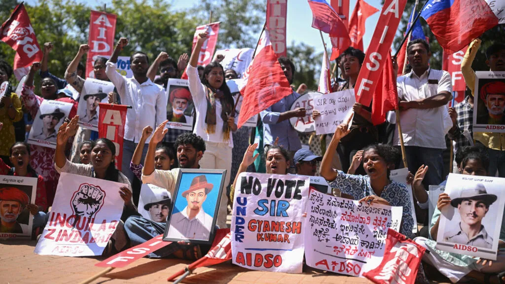 Governo Modi endurece contra protestos e detém líderes de movimento das “baratas” na Índia