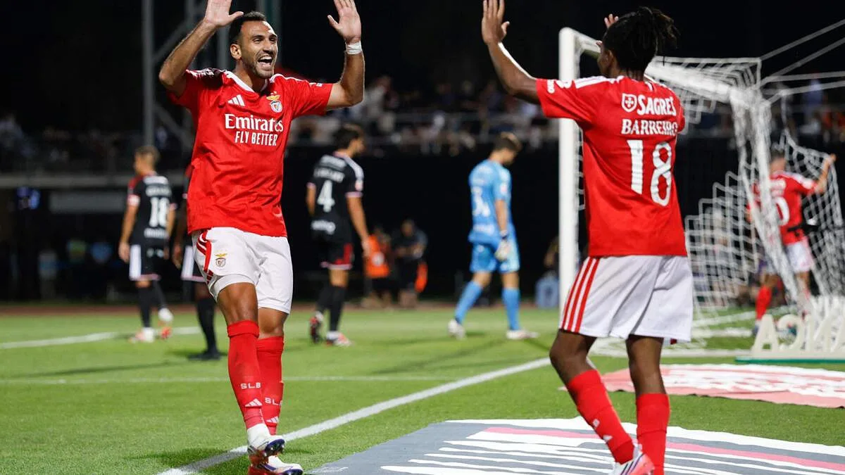Pavlidis e Benfica igualaram marcas histórias na goleada ao Casa Pia