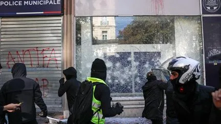 "Ça vient invisibiliser tout ce qu'on a à dire" : à Marseille, au lendemain de la mobilisation du 17 octobre, des manifestants regrettent les débordements