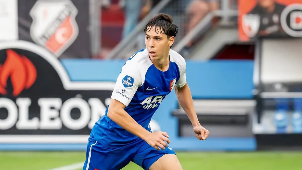 Mateo Chávez brilla con doblete de asistencias en la goleada del AZ Alkmaar