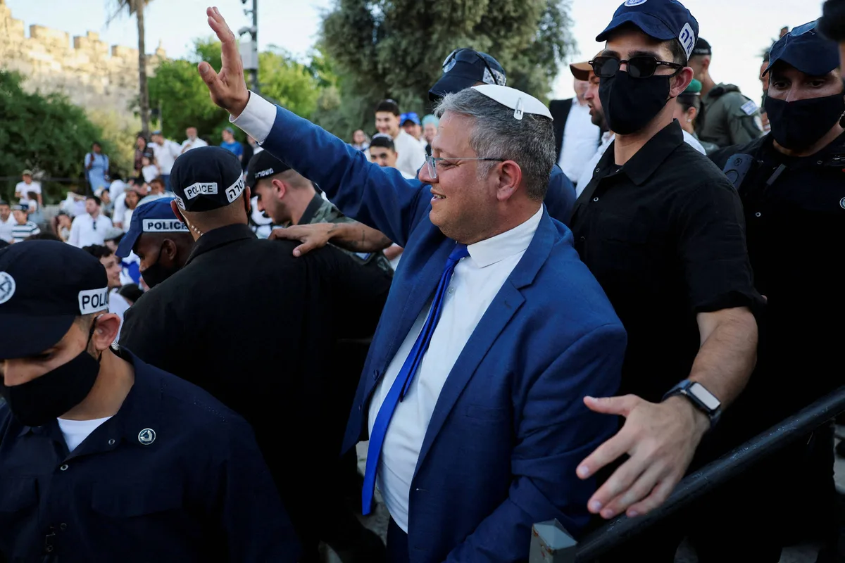 Ministro extremista de Israel faz propaganda política em local onde pretende enforcar palestinos condenados