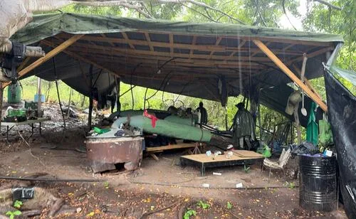 Desmantelan centro de producción de metanfetaminas del Cártel de Los Reyes en Jalisco; aseguran reactores y sustancias químicas