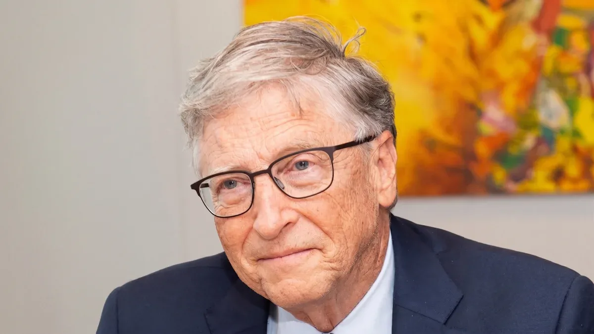 Quem a IA vai substituir primeiro? Bill Gates lista profissões em risco e alerta para jovens