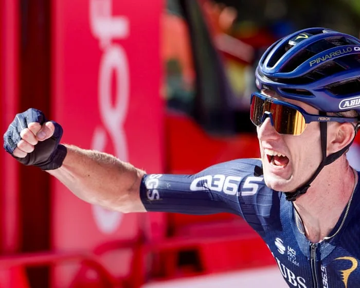 Mas closes on first Vuelta after Dunbar reels in Buitrago to win stage 19 summit finish