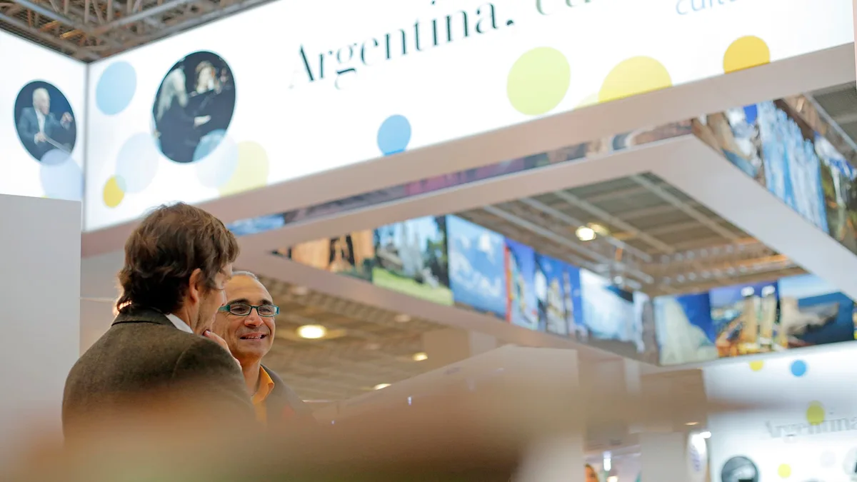 Entre un libro y sus lectores se interponen cada vez más plataformas y algoritmos”: la Feria de Frankfurt desafía el dominio digital y reivindica el encuentro cara a cara en su 78ª edición