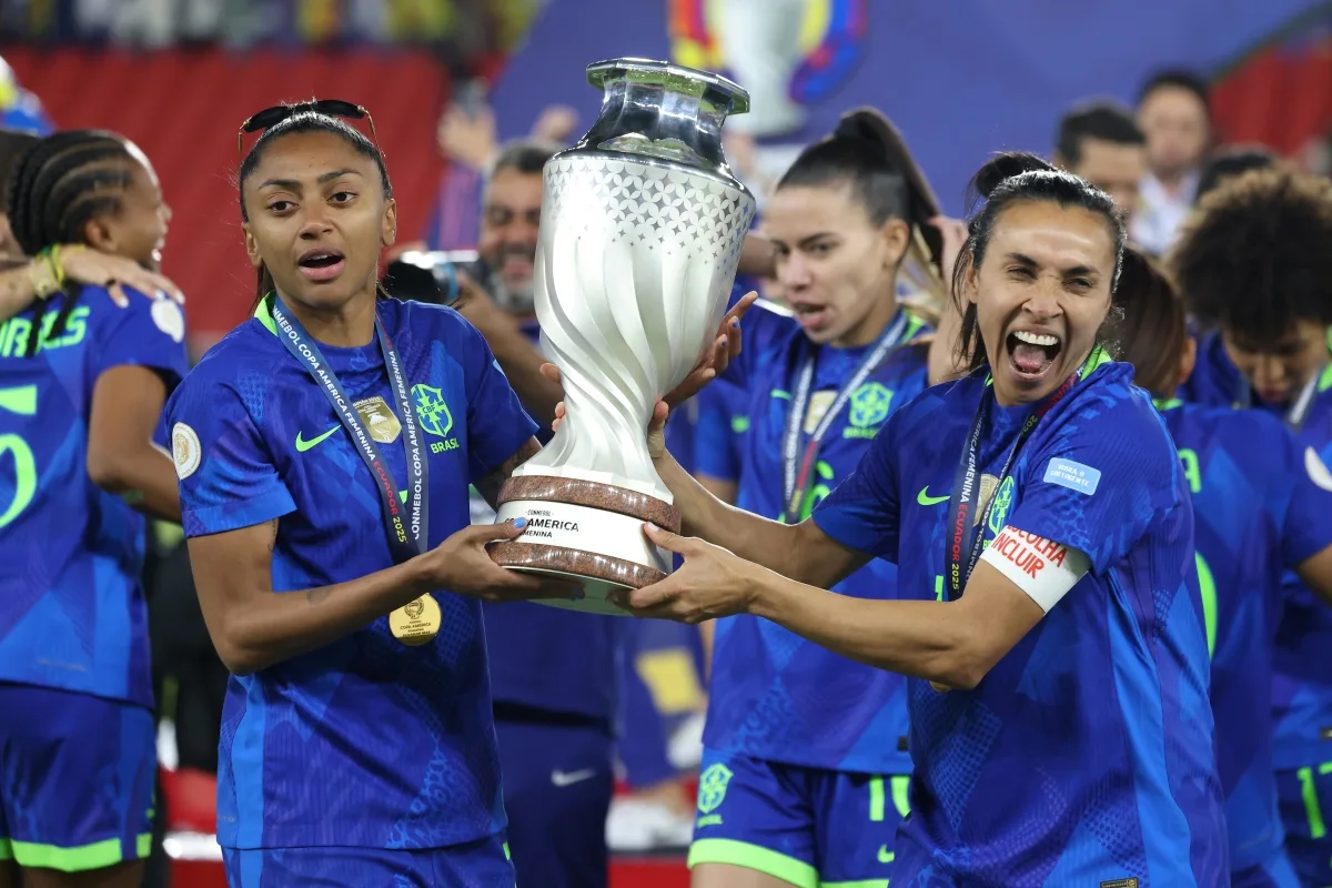 Câmara aprova fim de férias obrigatórias durante Copa Feminina de 2027