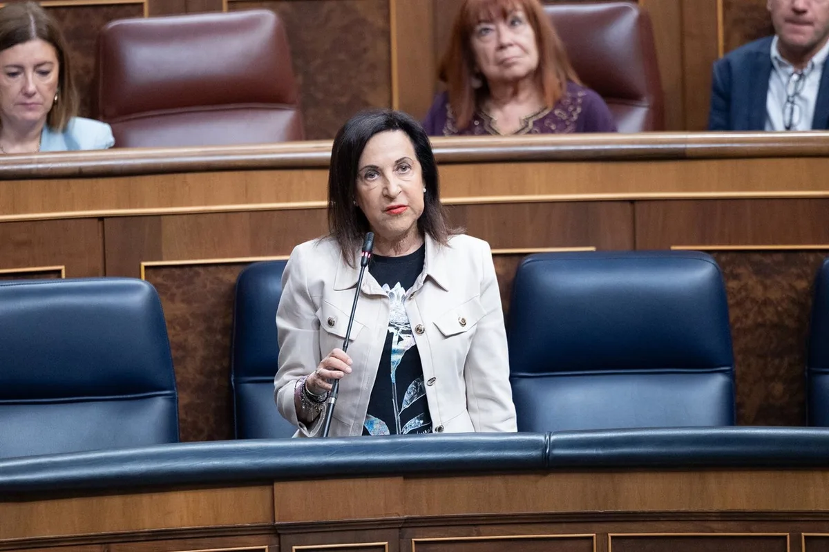 Robles replica en catalán a un diputado de Junts y le dice que tiene "tanto derecho" como él a sentirse "catalana"