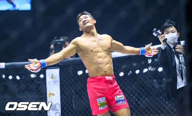 [사진]김현우, 로드FC 밴텀급 챔피언 등극