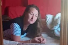 'Minha mãe morreu de novo': a jovem que presenciou o pai matar a mãe e agora vê o tio como suspeito de outro feminicídio na família