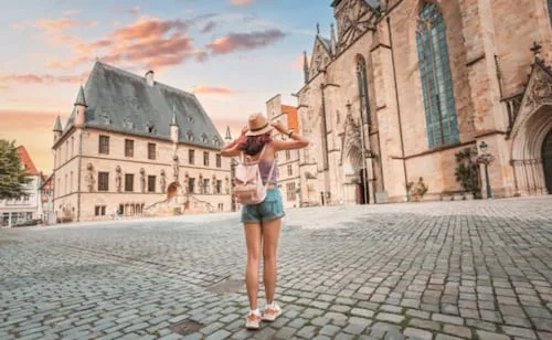 Aumenta proporción de jóvenes que ni estudian ni trabajan en Alemania; tasa alcanza 10% entre personas de 20 a 24 años