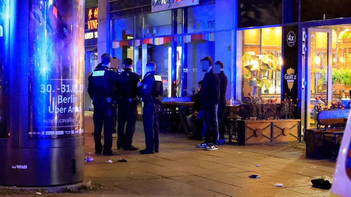 Attacke vor Imbiss - Mann sticht Döner-Mitarbeiter Messer in Hintern