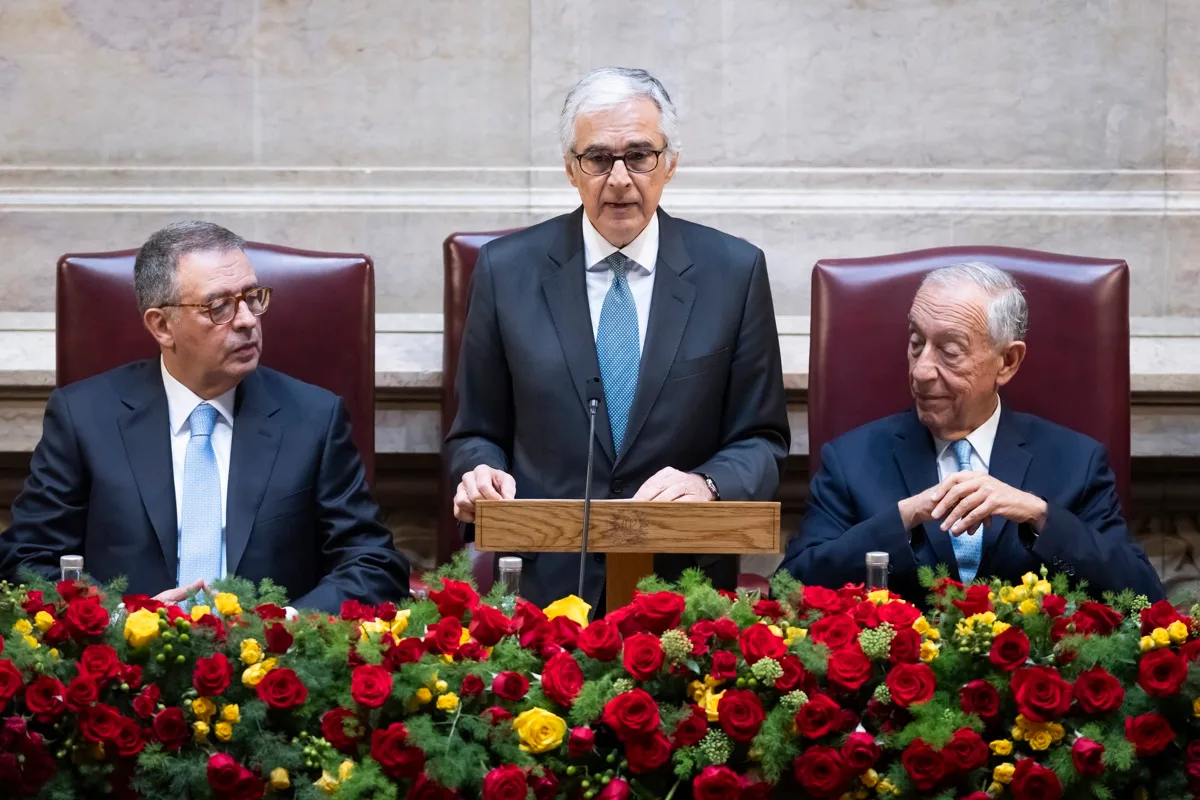 Presidente de Portugal promulga ley que acelera la expulsión de migrantes en situación irregular