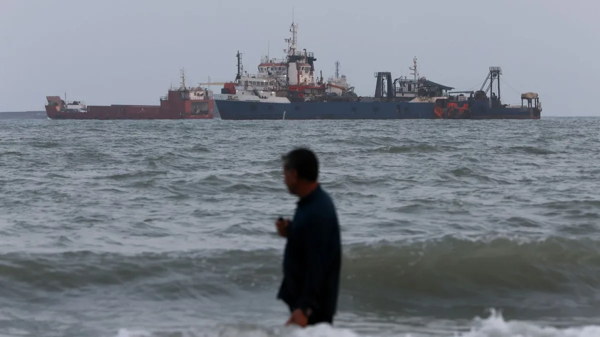 U.S. strikes Iran to prevent Hormuz mine threat