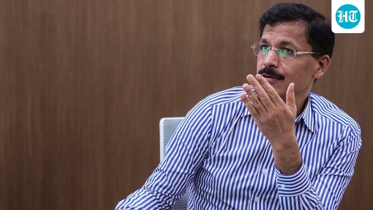 ‘Fine up to ₹10 lakh’: Tukaram Mundhe on action if FDA unsatisfied with SRK, Ajay Devgn's reply on Vimal ad notice