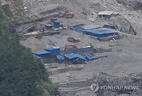 [네팔 대홍수] 기업대응팀, 헬기·드론·수색견으로 저인망 수색(종합2보)