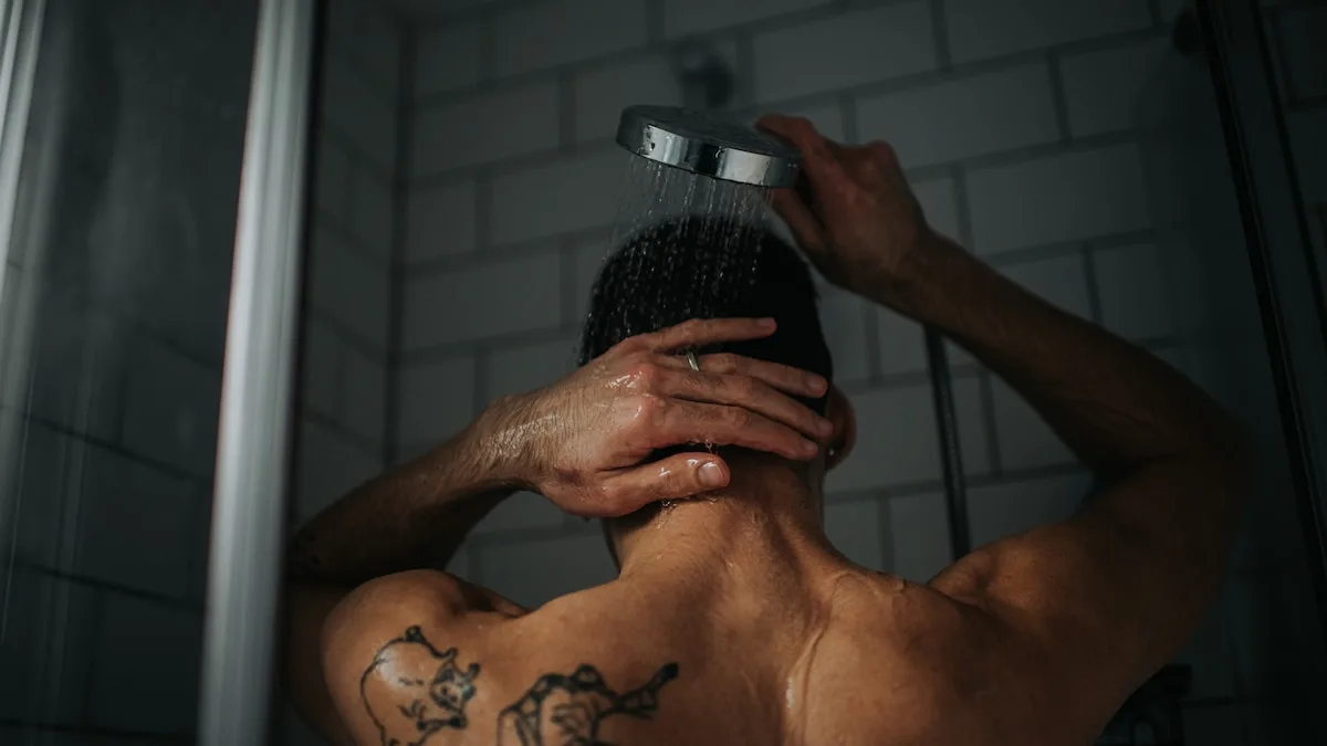Longevity-Experte rät: "Dark Showering" hilft beim Einschlafen