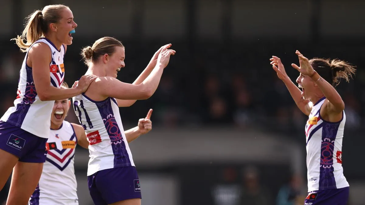 AFLW 2026: Fremantle beat Collingwood by 20 points to claim first win of season off back of dominant showing