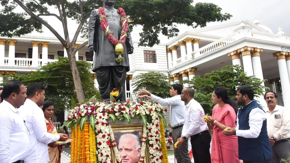 Devaraj Urs’s Jayanthi celebrated in Mysuru