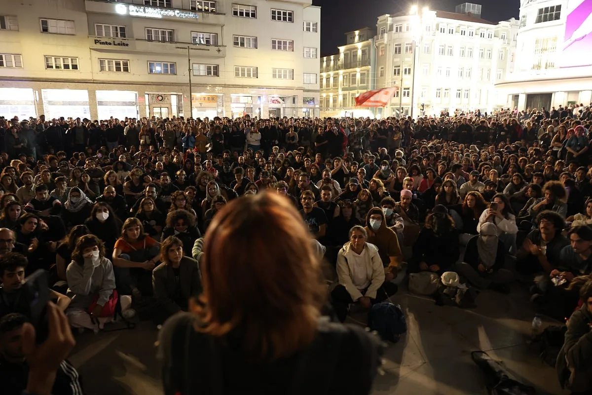 Acampada do Porto desmobilizada devido a alegada "infiltração" na manifestação