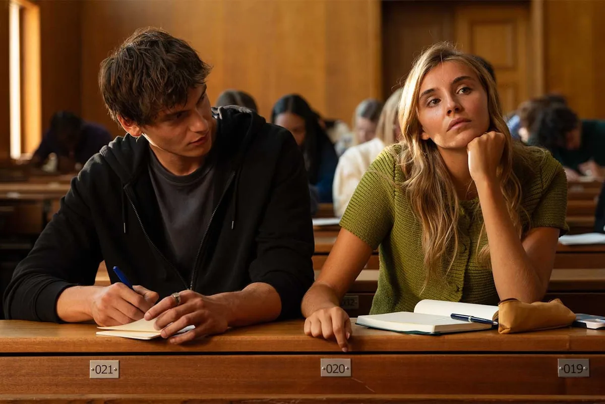 Adapté du roman aux millions de lecteurs, le film Prime Video le plus attendu de la rentrée a enfin sa bande-annonce ! La température monte d'un cran...