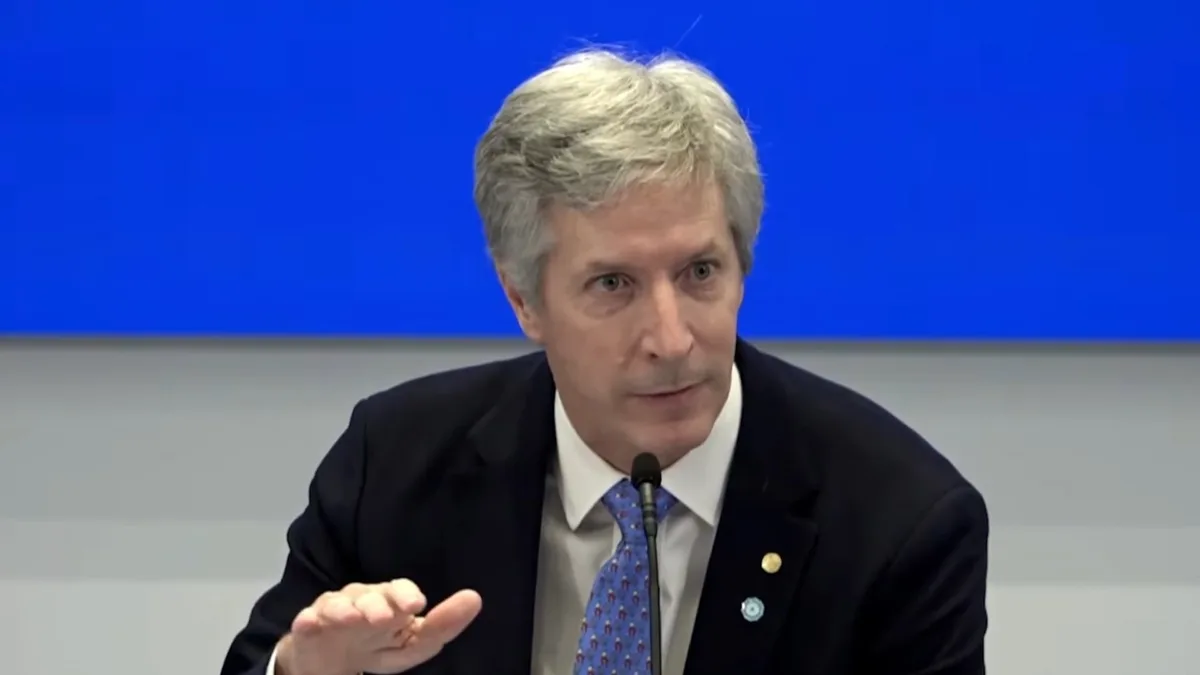 El presidente del BCRA admitió que la economía crece “mucho más despacio” de lo que espera el Gobierno