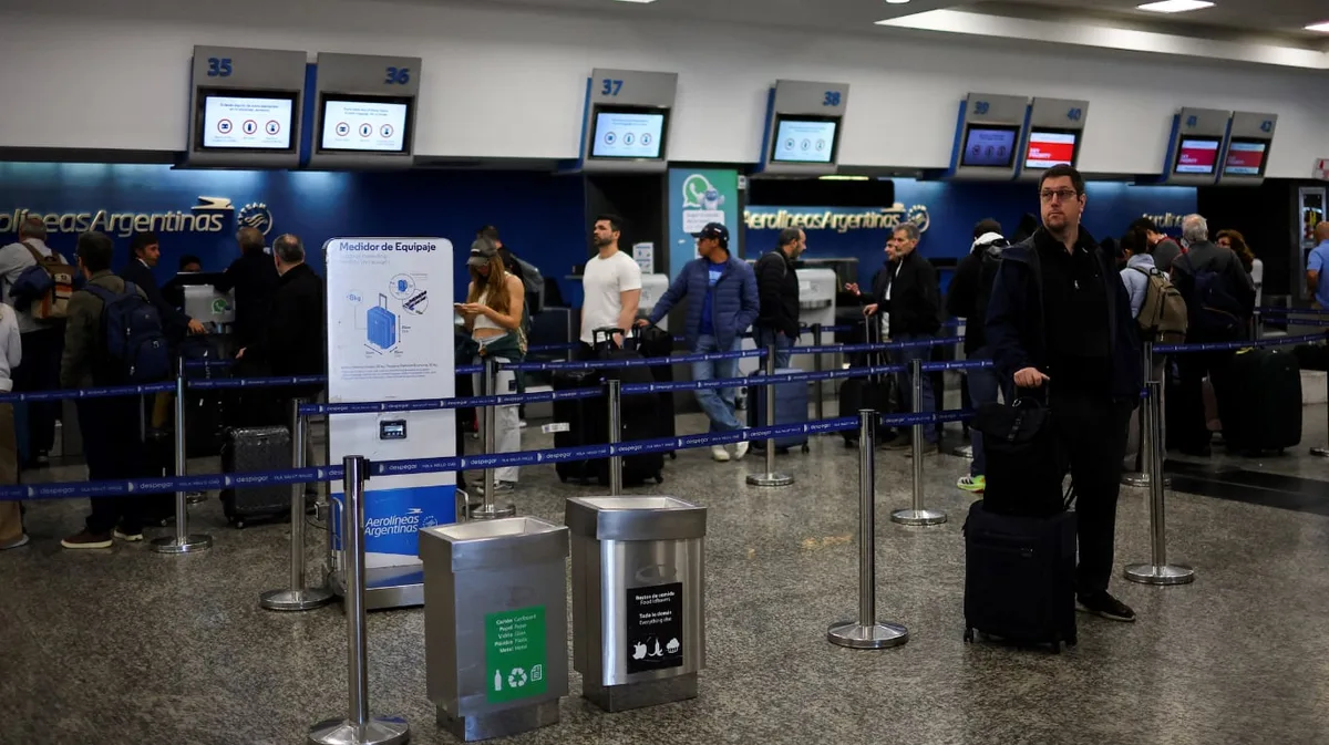 Paro en aeropuertos: el Gobierno intimó a ATE a que garantice el 75% de los servicios