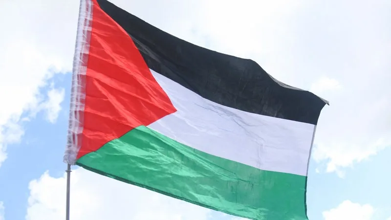 "Pas de débat, ni de polémique": le maire de Vénissieux retire le drapeau palestinien hissé sur la mairie pour l'anniversaire de la reconnaissance de l'État de Palestine
