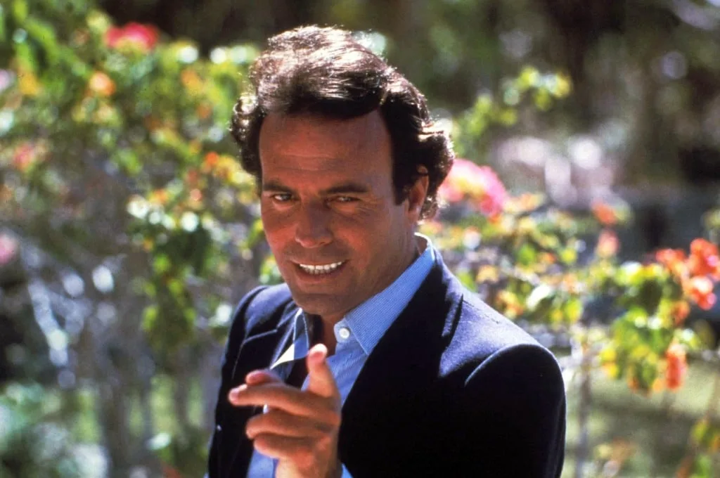 Ex-funcionárias de Julio Iglesias pedem nova investigação por agressão sexual