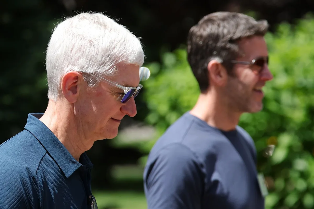 John Ternus é o novo CEO da Apple e Tim Cook se despede