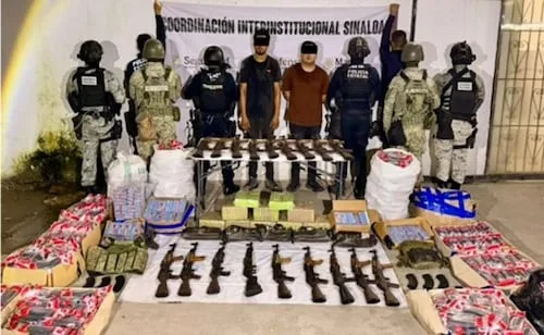 Caen dos presuntos integrantes del Cártel de Sinaloa en Mazatlán; llevaban arsenal en tractocamión
