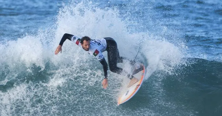 Elite mundial do surf volta a Peniche com cinco portugueses
