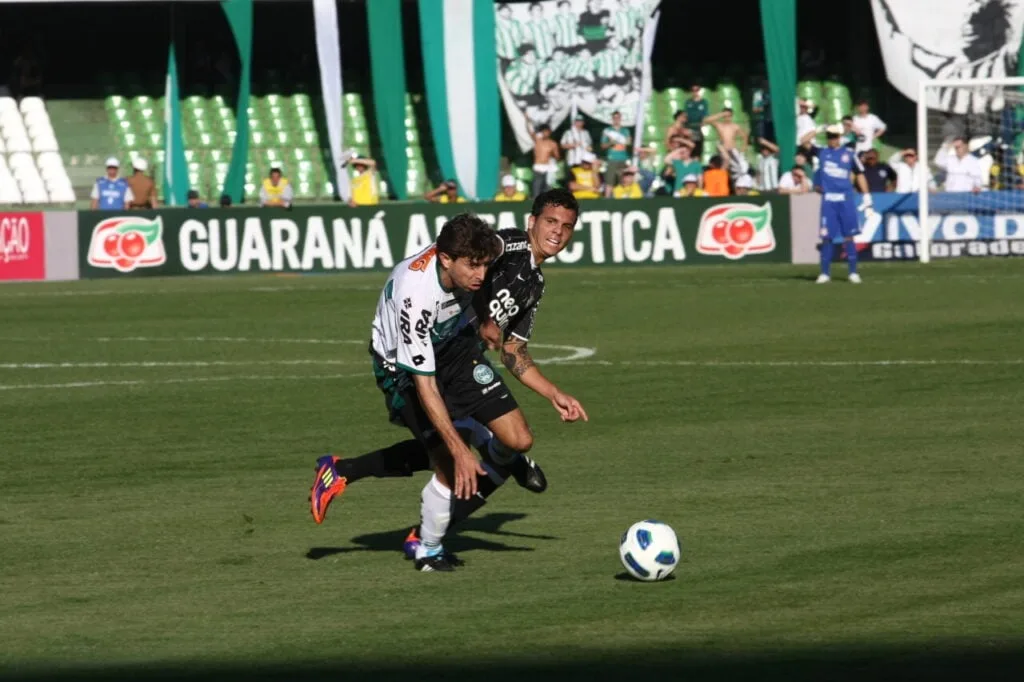 Coritiba tenta derrubar série de 15 anos do Corinthians no Couto Pereira