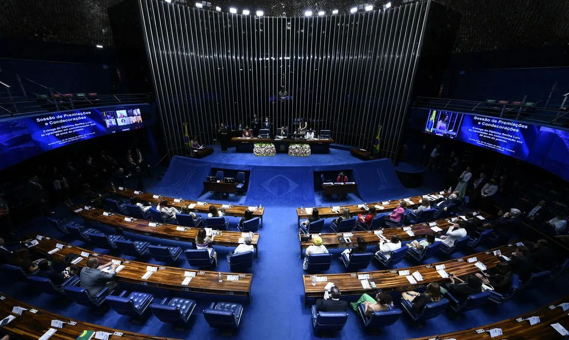 PEC do fim da escala 6×1 é aprovada pela CCJ do Senado