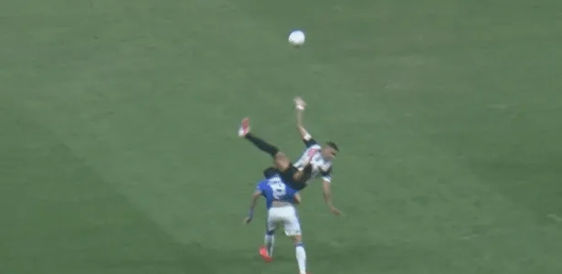 Kaio Jorge pode pegar seis jogos de suspensão por falta em clássico