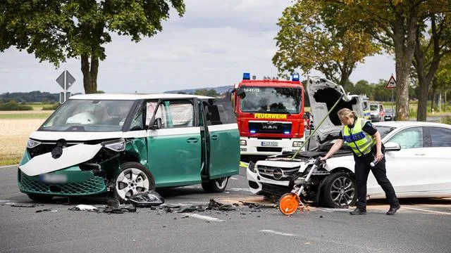 Unfall: Zwei Kleinkinder bei Unfall bei Barsinghausen verletzt