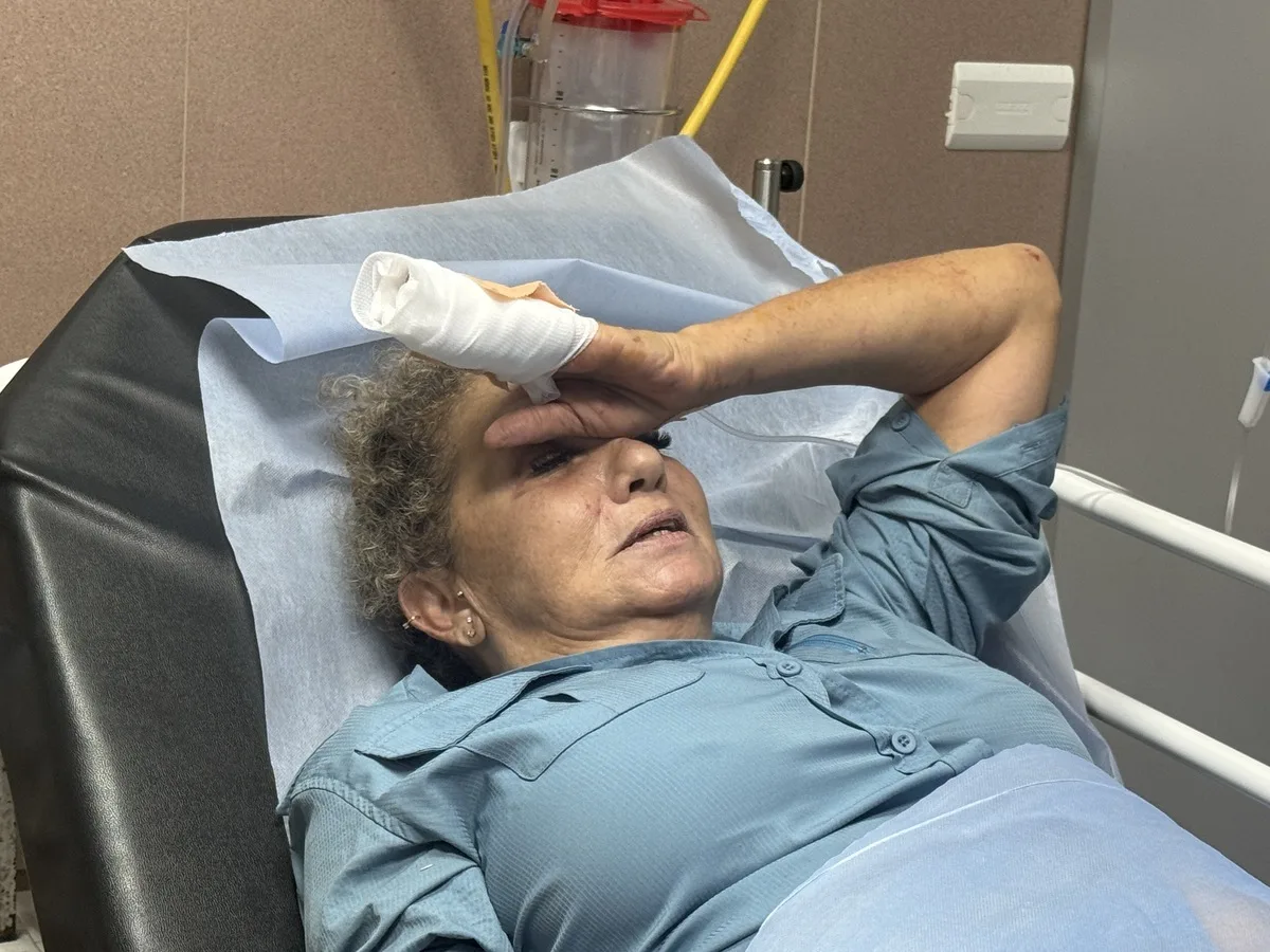 Jornalista dos EUA é agredida por colonos de Israel na Cisjordânia ocupada