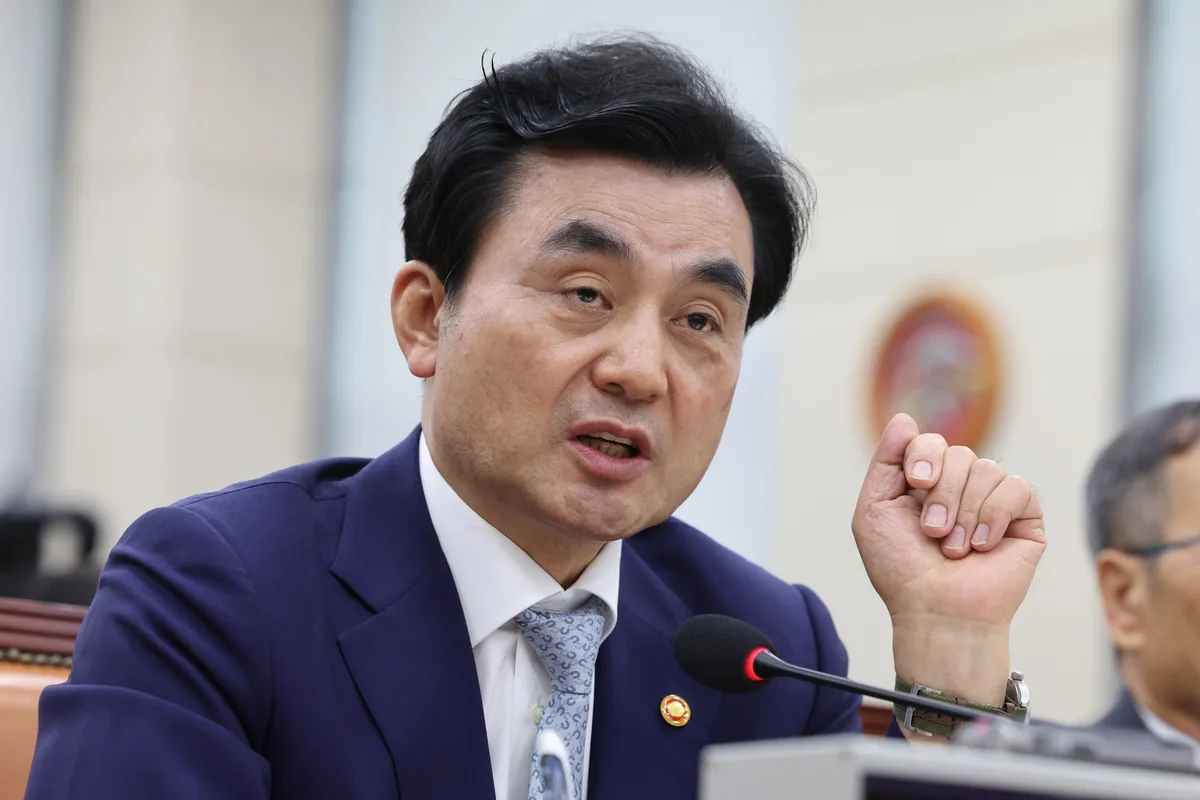 안규백도 정성호처럼?…사관학교 통합에 드리운 ‘장관의 딜레마’