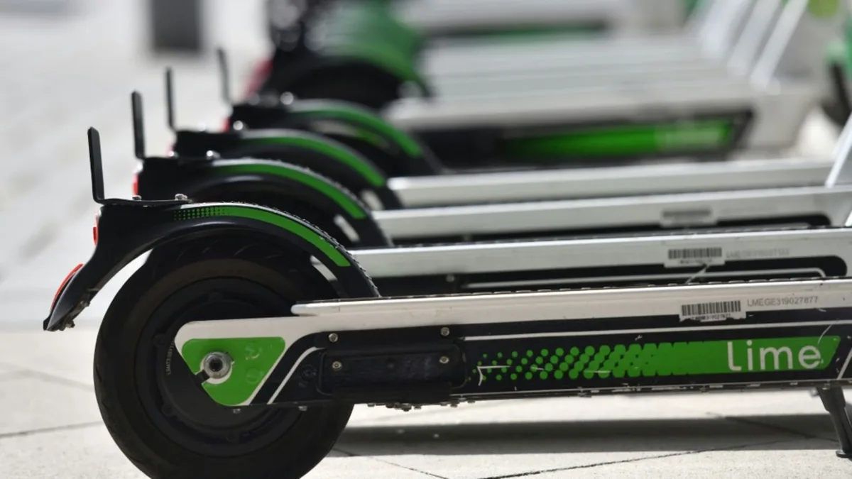 40 E-Scooter in Flusslauf in Bremen entdeckt: Hintergründe unklar