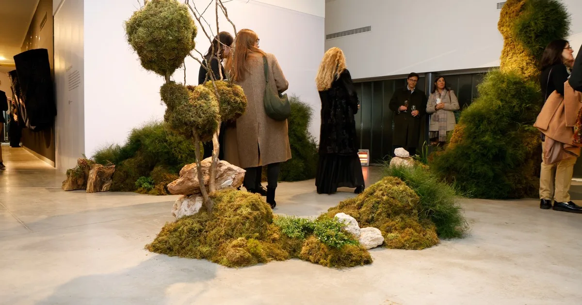 Tres artistas, un bosque imaginario: así es la muestra “Metamorfosis del jardín”