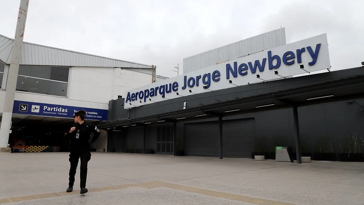 Complicaciones en Aeroparque: desalojaron el hall central por un paquete sospechoso